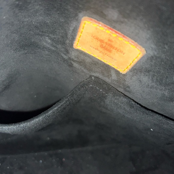 Beautiful Louis Vuitton Gaia. - Picture 4 of 13